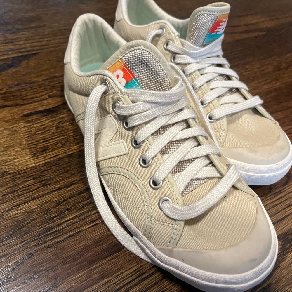 SZ 7 New Balance canvas off white sneaker (never worn) perfect for Fall